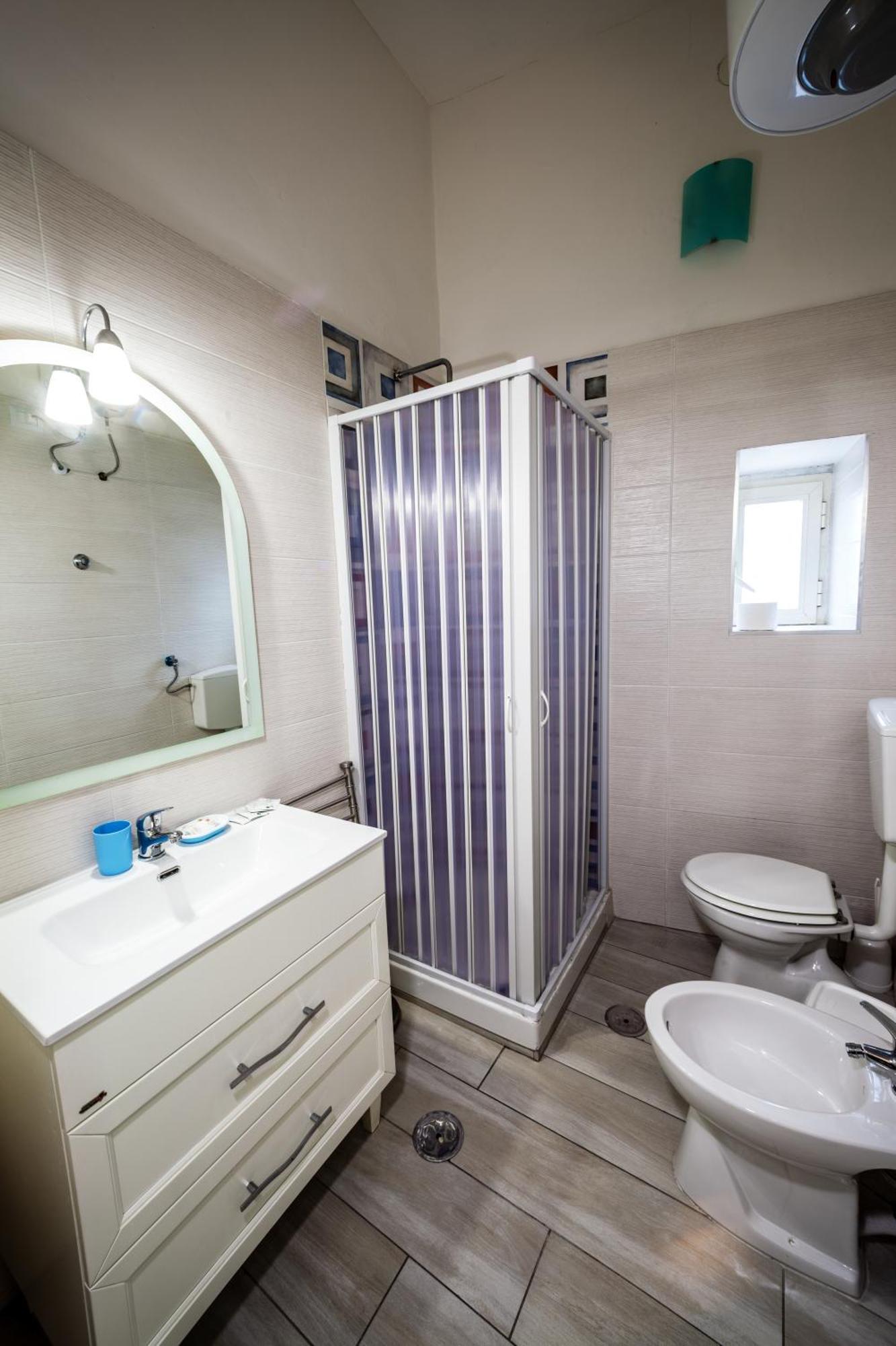 Mh Suites Rooms Apartments Bacoli Værelse billede