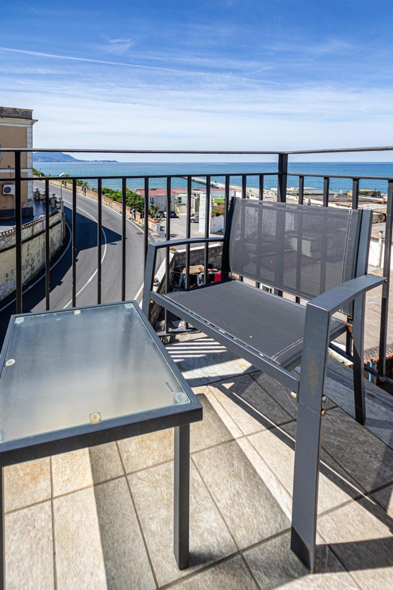 Mh Suites Rooms Apartments Bacoli Eksteriør billede