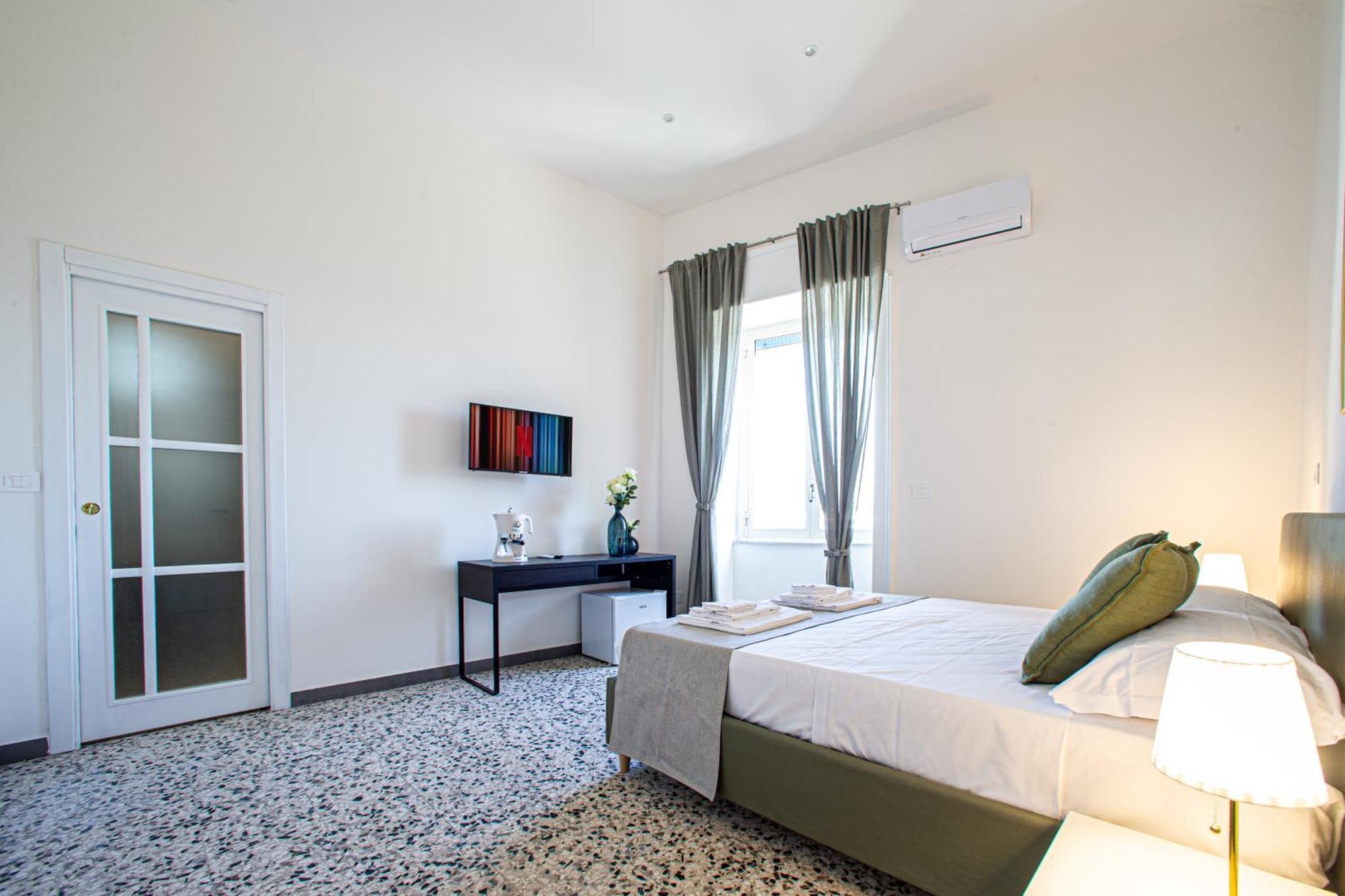 Mh Suites Rooms Apartments Bacoli Eksteriør billede