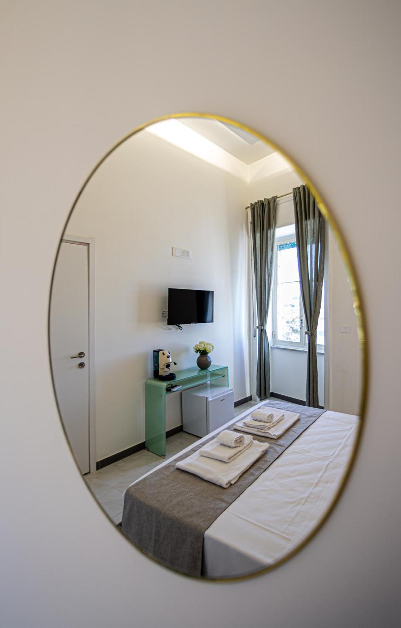 Mh Suites Rooms Apartments Bacoli Eksteriør billede